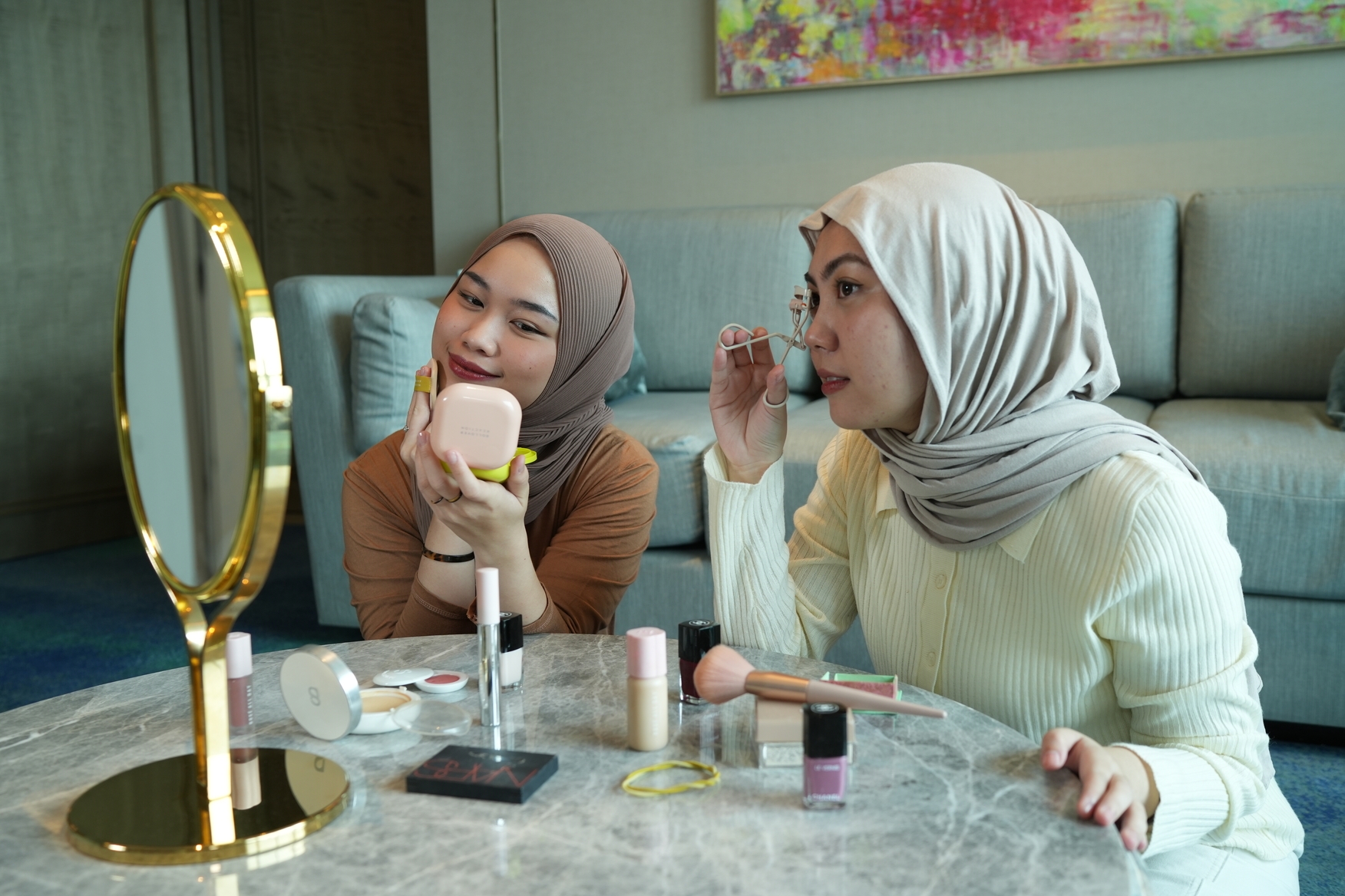 Ingin Achieve Makeup Look Seperti Habis Mandi untuk Bukber? Ini Rekomendasi Produknya!