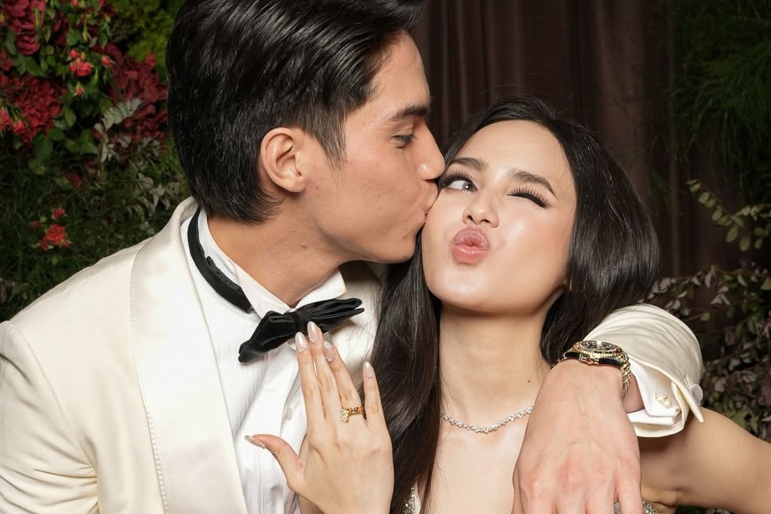 Tampil Memikat dengan Pinkish Look, Ini Rahasia Makeup Syifa Hadju saat Resepsi!