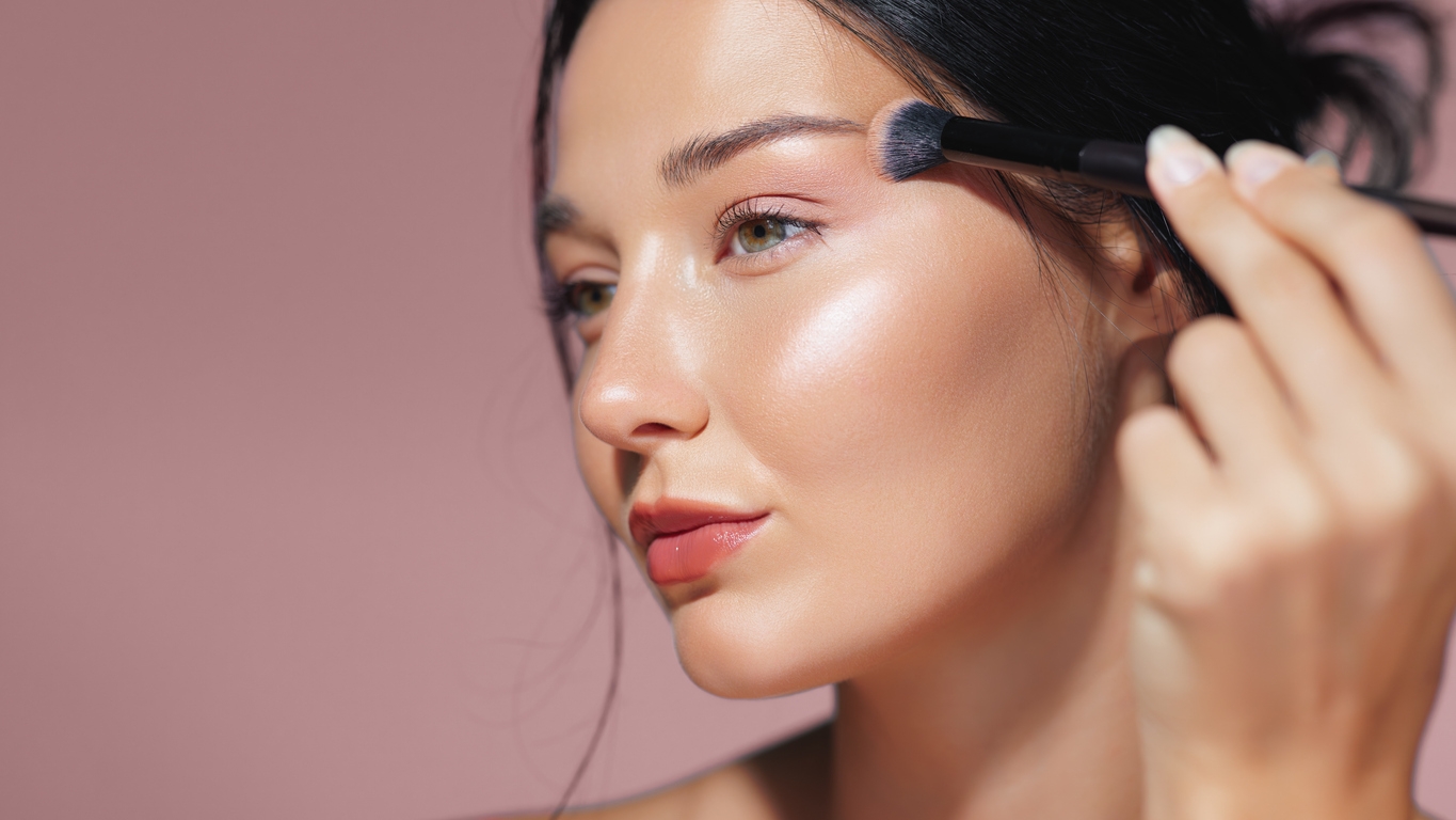 Rekomendasi 6 Highlighter High-End yang Wajib Ada di Wishlist Beauty Enthusiast