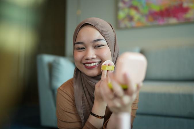 Coba Tips Ini Agar Makeup Tetap Fresh Setelah Sholat Tarawih